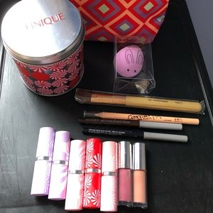 Clinique lipstick holiday tin